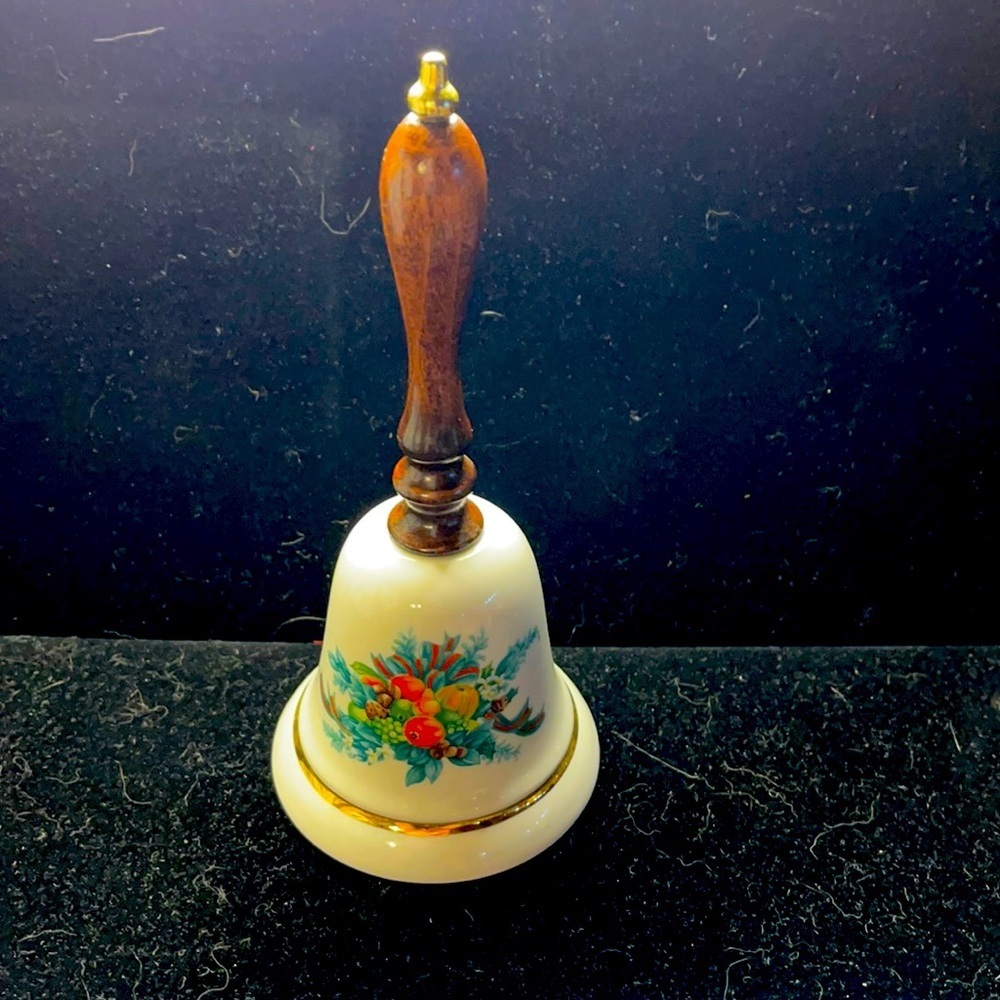 Christmas (1985) Avon Collectible Bell -Wooden Handle / Ceramic